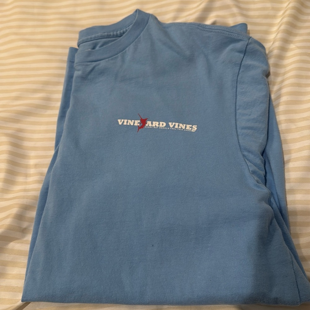 Vineyard Vines tshirt